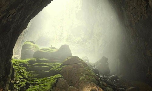 Son Doong lot diem du lich ngam hap dan nen den trong doi